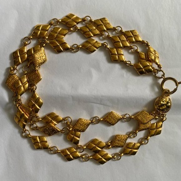Vintage CHANEL Necklace - Picture 1 of 3